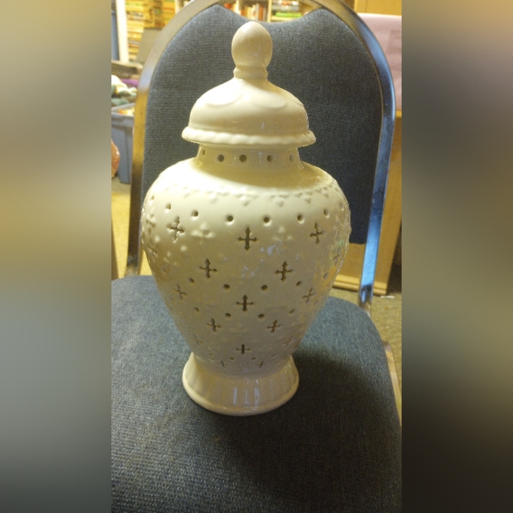 White Vase That Lights Up